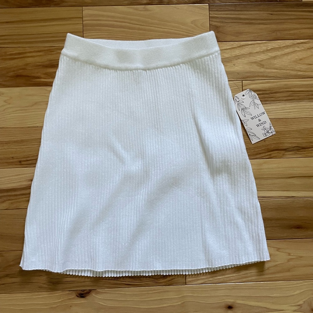 NWT white ribbed skirt!